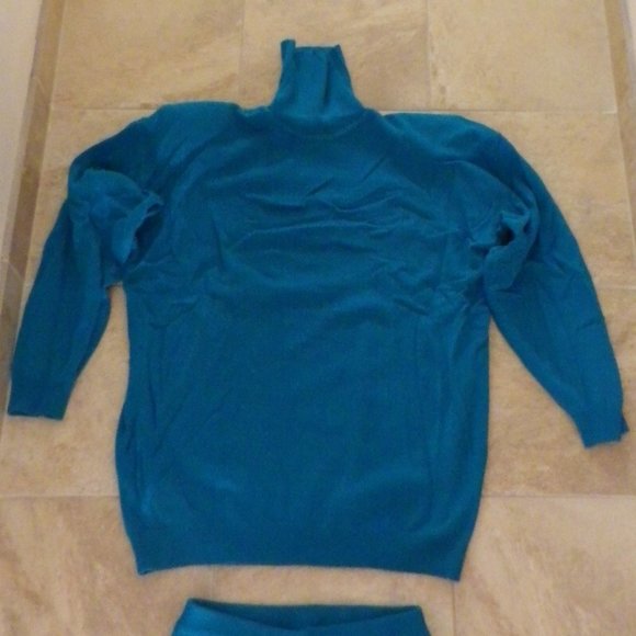 Knit turtleneck w/ matching knit pants set - Picture 2 of 5